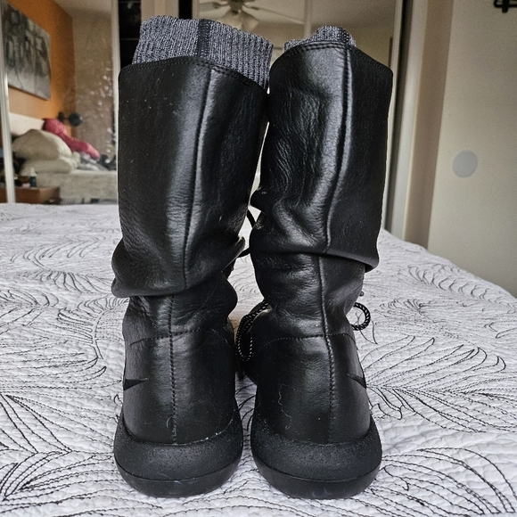 EUC Nike Roshe 2 Hi Flyknit Slouch Leather Boots W Sz 7 All Black Gray - Picture 10 of 16